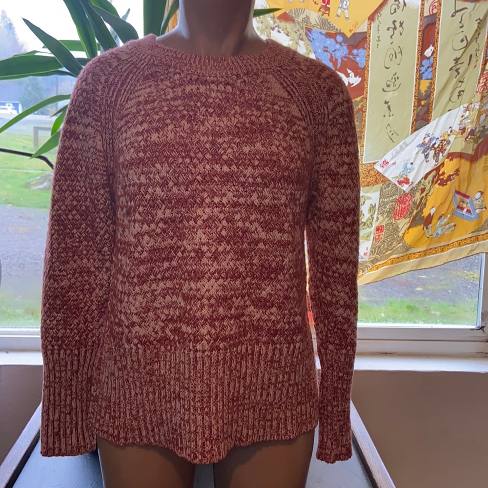 Red/white sweater Universal Thread, size M